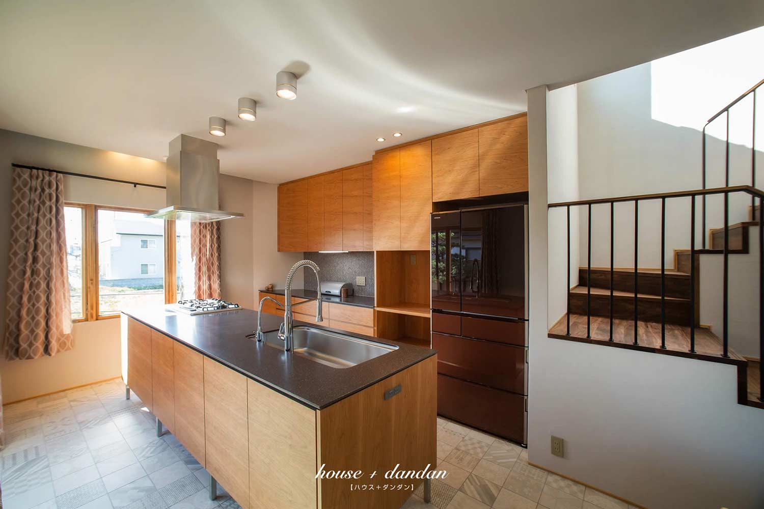 ハウス＋ダンダン