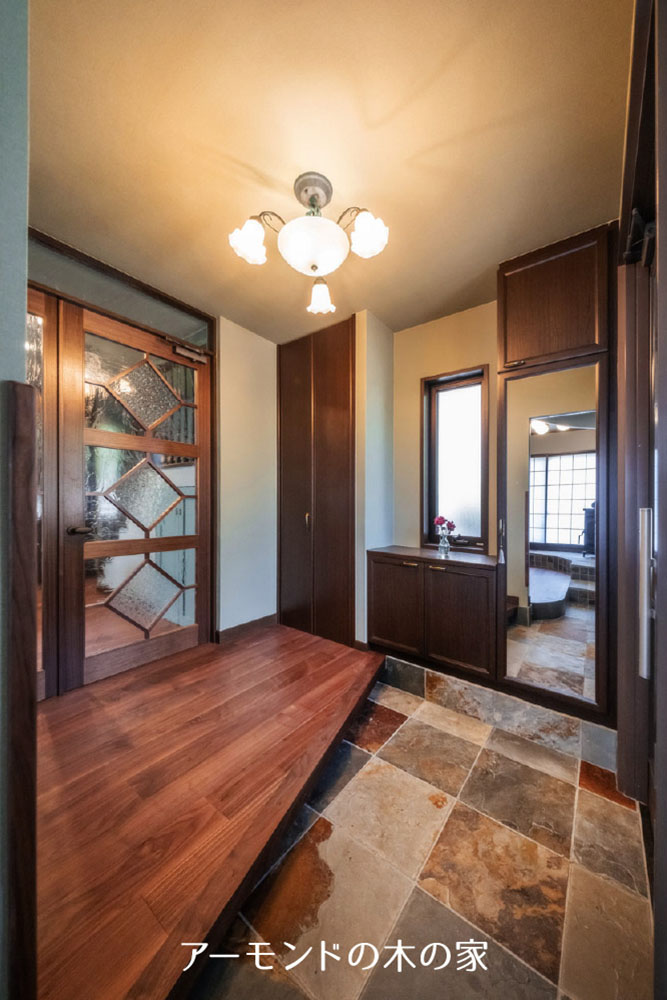 アーモンドの木の家