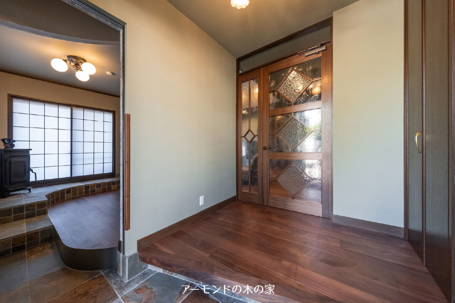 アーモンドの木の家