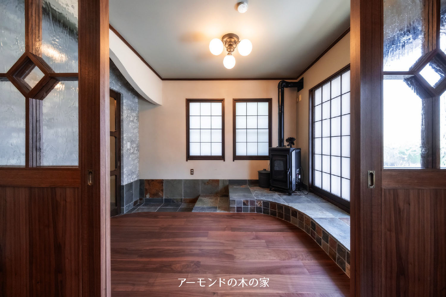 アーモンドの木の家