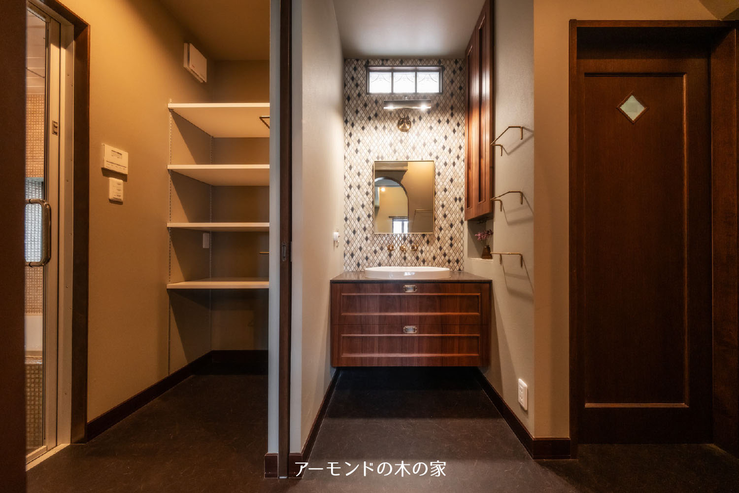 アーモンドの木の家