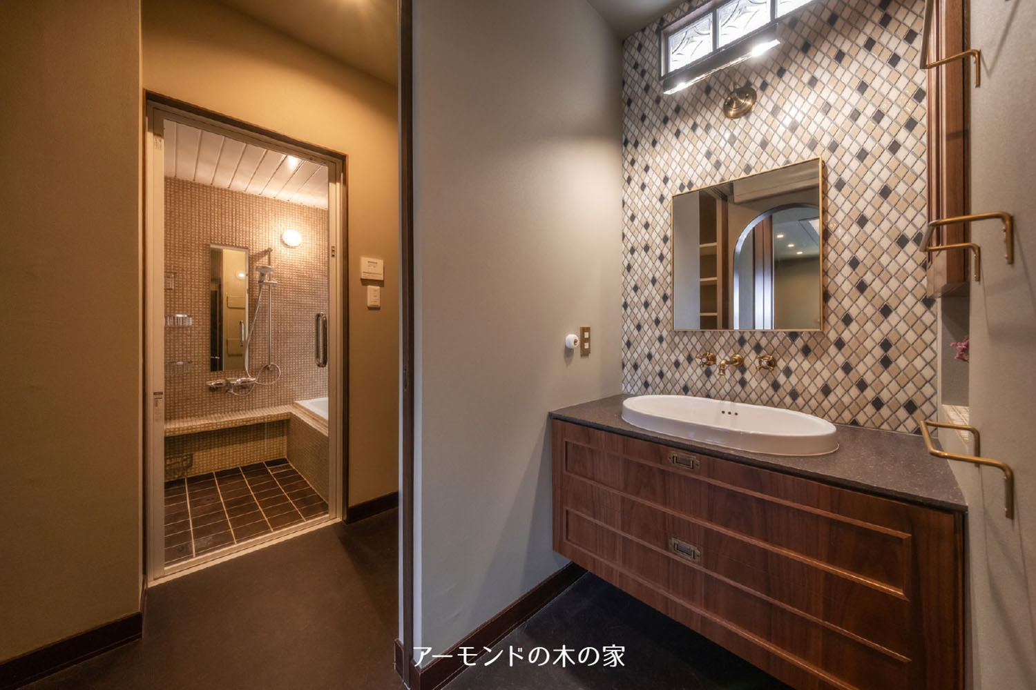 アーモンドの木の家