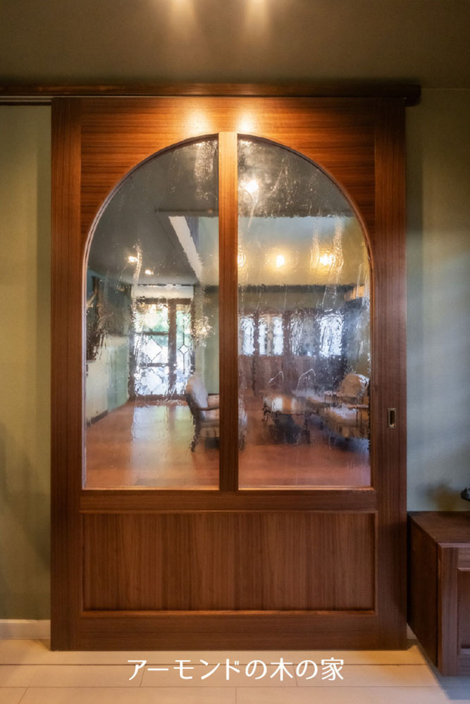 アーモンドの木の家