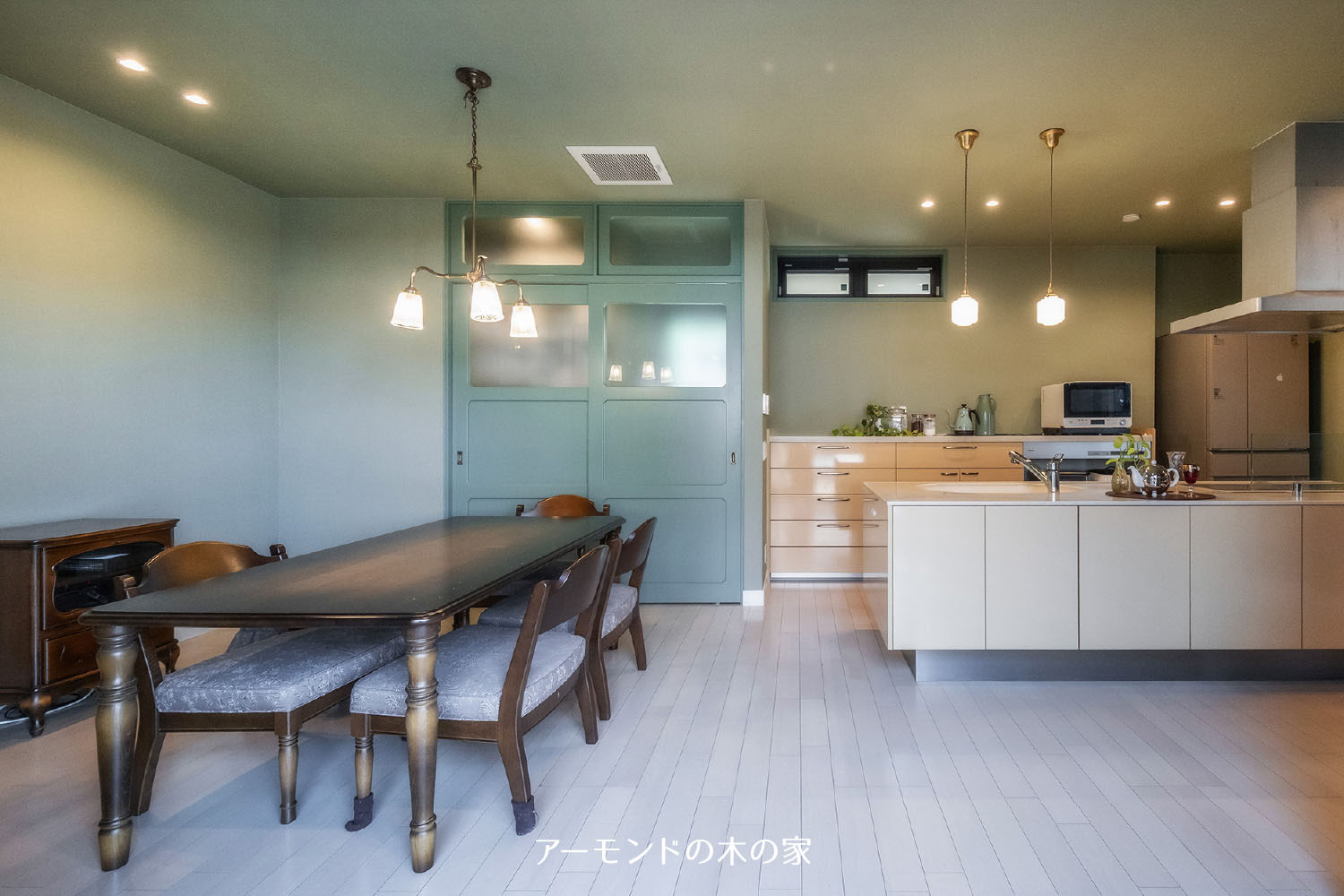 アーモンドの木の家