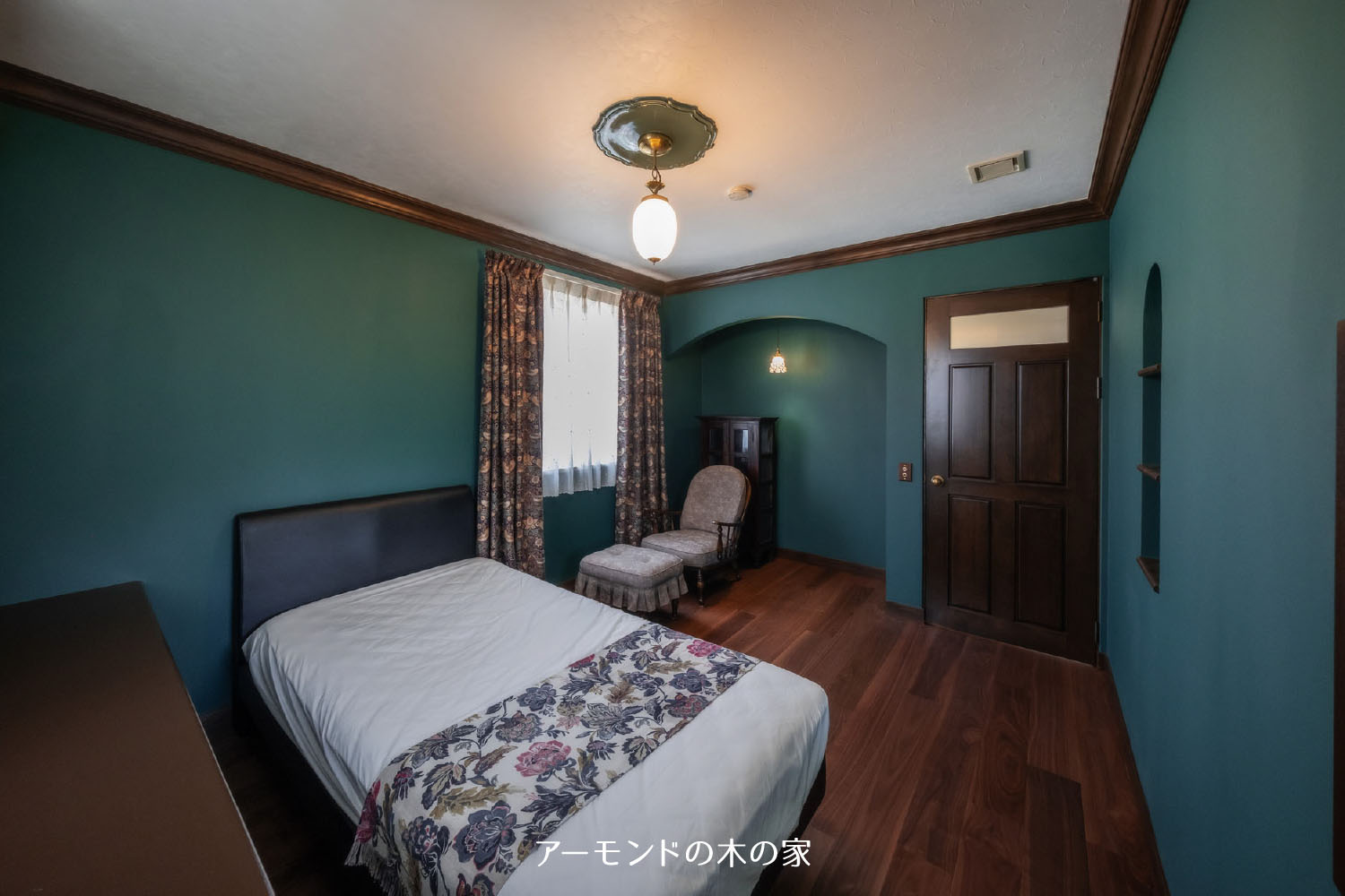 アーモンドの木の家